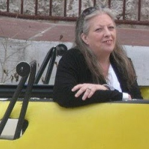 Meet your Posher, Connie - Picture 1 of 3